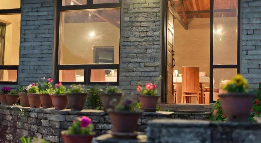 Hananoie - A Permaculture Resort Похара Екстериор снимка