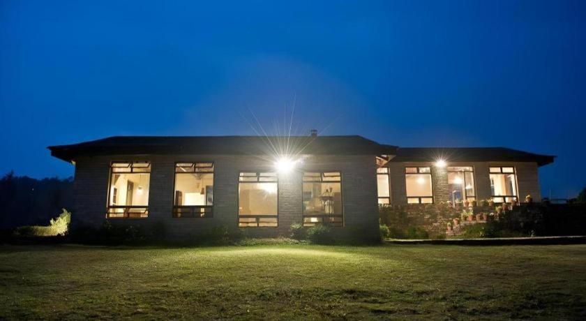 Hananoie - A Permaculture Resort Похара Екстериор снимка